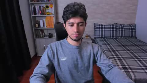 Snapshot of aaron_paul_ chatting on November 16, 2025, 5:18 pm Aaron online show from November 16, 2025, 5:18 pm