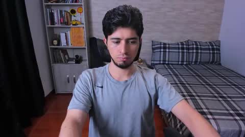 Snapshot of aaron_paul_ chatting on November 25, 2025, 9:37 pm Aaron online show from November 25, 2025, 9:37 pm