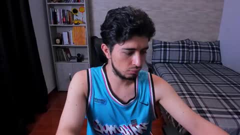 Snapshot of aaron_paul_ chatting on November 28, 2025, 9:28 pm Aaron online show from November 28, 2025, 9:28 pm