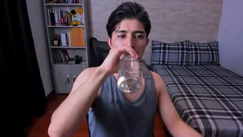 Snapshot of aaron_paul_ chatting on December 1, 2025, 12:15 am Aaron online show from December 1, 2025, 12:15 am