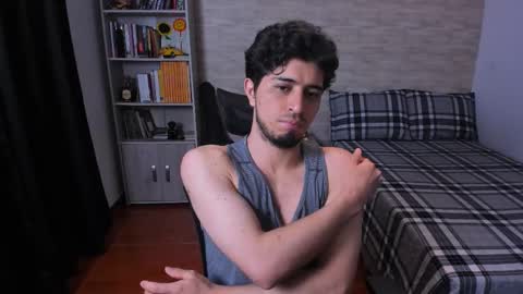 Snapshot of aaron_paul_ chatting on December 16, 2025, 11:43 pm Aaron online show from December 16, 2025, 11:43 pm