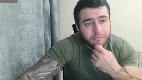 Snapshot of aaron_royal chatting on October 6, 2025, 5:10 pm Davin tayl online show from October 6, 2025, 5:10 pm