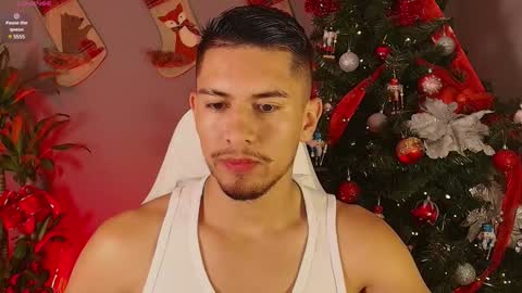 Snapshot of aaronfox_ chatting on December 9, 2024, 3:50 am AARON online show from December 9, 2024, 3:50 am