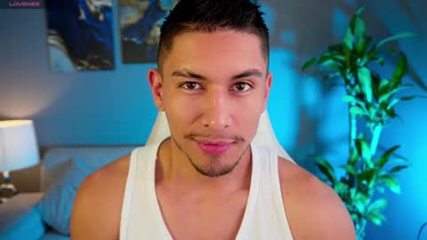 Snapshot of aaronfox_ chatting on January 2, 2025, 7:51 pm AARON online show from January 2, 2025, 7:51 pm