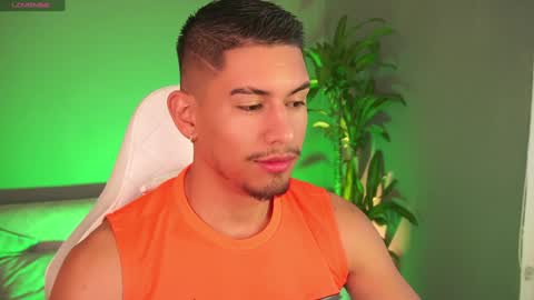 Snapshot of aaronfox_ chatting on January 31, 2025, 11:24 am AARON online show from January 31, 2025, 11:24 am