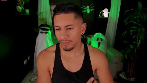 Snapshot of aaronfox_ chatting on October 10, 2025, 2:16 pm AARON online show from October 10, 2025, 2:16 pm