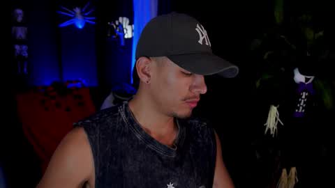 Snapshot of aaronfox_ chatting on October 17, 2025, 3:53 am AARON online show from October 17, 2025, 3:53 am