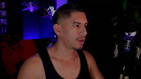 Snapshot of aaronfox_ chatting on October 21, 2025, 1:06 am AARON online show from October 21, 2025, 1:06 am