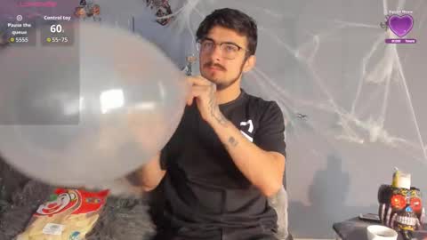 aaronfuentes7 online show from October 19, 2025, 1:56 pm