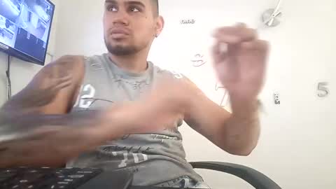 ig aaron hunter123 online show from January 4, 2025, 5:37 pm