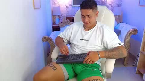 Aaron online show from December 2, 2025, 11:26 am