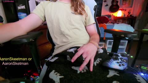 Snapshot of aaronskeetman chatting on December 14, 2024, 12:33 pm Aaron Skeetman online show from December 14, 2024, 12:33 pm