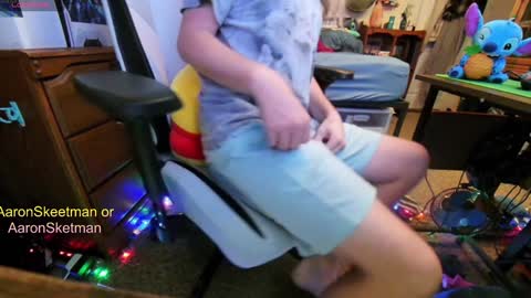 Snapshot of aaronskeetman chatting on December 17, 2024, 6:24 am Aaron Skeetman online show from December 17, 2024, 6:24 am