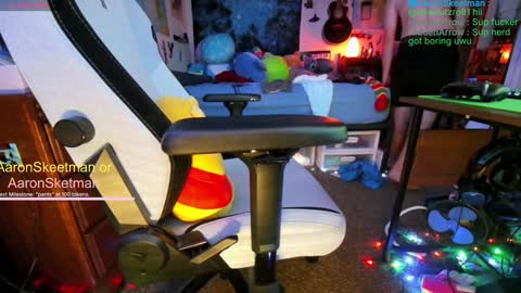 Snapshot of aaronskeetman chatting on December 27, 2024, 1:07 pm Aaron Skeetman online show from December 27, 2024, 1:07 pm