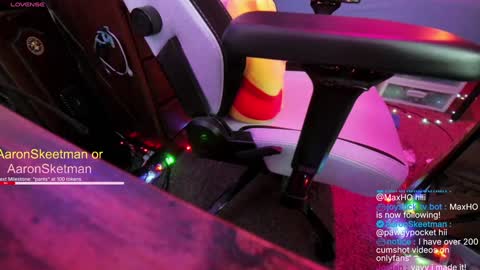 Snapshot of aaronskeetman chatting on January 28, 2025, 3:57 am Aaron Skeetman online show from January 28, 2025, 3:57 am