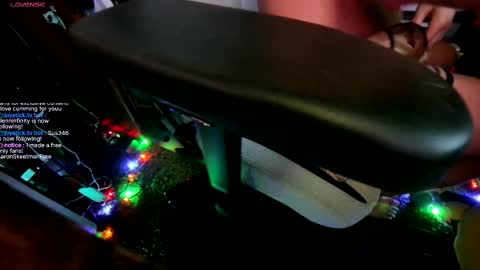 Snapshot of aaronskeetman chatting on September 17, 2025, 10:28 am Aaron Skeetman online show from September 17, 2025, 10:28 am