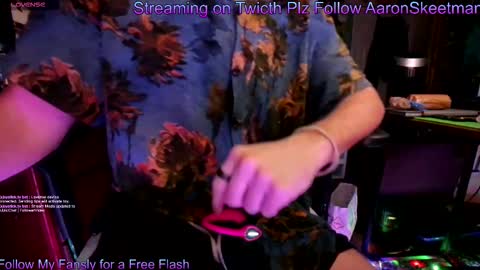 Snapshot of aaronskeetman chatting on November 17, 2025, 8:20 am Aaron Skeetman online show from November 17, 2025, 8:20 am