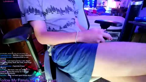 Snapshot of aaronskeetman chatting on December 3, 2025, 12:51 am Aaron Skeetman online show from December 3, 2025, 12:51 am