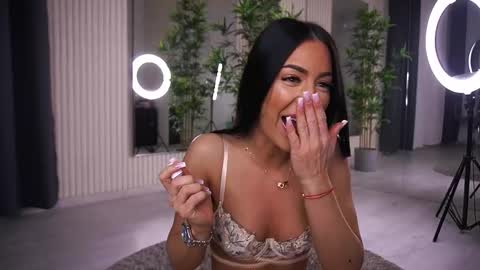 Snapshot of abbela_white chatting on March 7, 2025, 6:46 am Alexa online show from March 7, 2025, 6:46 am