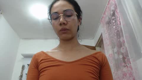 Snapshot of abbi_moon chatting on January 13, 2025, 7:10 pm Martina online show from January 13, 2025, 7:10 pm