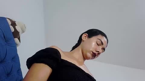 Snapshot of abbi_moon chatting on January 27, 2025, 3:07 pm Martina online show from January 27, 2025, 3:07 pm