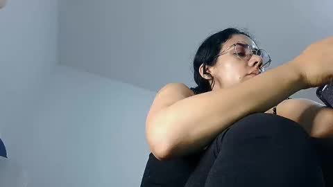 Snapshot of abbi_moon chatting on February 19, 2025, 6:43 pm Martina online show from February 19, 2025, 6:43 pm