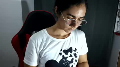 Snapshot of abbi_moon chatting on October 27, 2025, 1:31 am Martina online show from October 27, 2025, 1:31 am