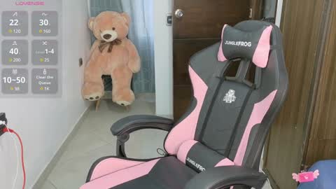 Snapshot of abby_tits chatting on December 15, 2024, 8:15 pm ABBY online show from December 15, 2024, 8:15 pm