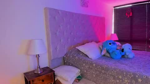 START TRANSMISSION ---- AM COLOMBIA TIME online show from October 7, 2025, 1:52 pm