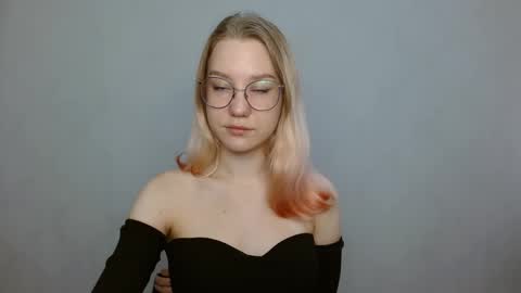 Snapshot of abbymoore__ chatting on January 14, 2025, 8:31 am Abby Lovense is active online show from January 14, 2025, 8:31 am