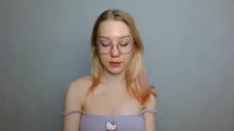 Snapshot of abbymoore__ chatting on January 24, 2025, 9:17 am Abby Lovense is active online show from January 24, 2025, 9:17 am