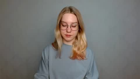 Snapshot of abbymoore__ chatting on March 5, 2025, 8:21 am Abby Lovense is active online show from March 5, 2025, 8:21 am