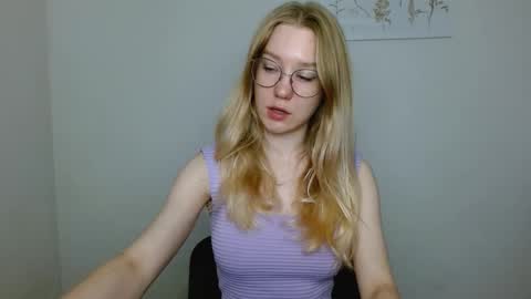 Snapshot of abbymoore__ chatting on September 18, 2025, 9:33 am Abby Lovense is active online show from September 18, 2025, 9:33 am