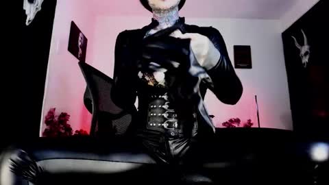 Abby online show from November 19, 2025, 2:00 am