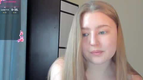 Snapshot of abbywyte chatting on March 2, 2025, 1:27 pm Abby    Stream at Sat  Sun  Mon  Fri online show from March 2, 2025, 1:27 pm