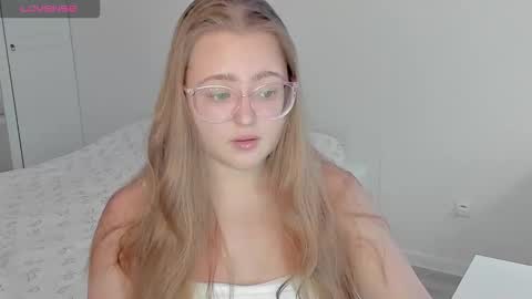 Snapshot of abbywyte chatting on November 1, 2025, 1:35 pm Abby Stream at Sat Sun Mon Fri online show from November 1, 2025, 1:35 pm