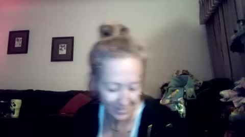 Snapshot of abdgg83476 chatting on December 6, 2024, 7:10 am abdgg83476 online show from December 6, 2024, 7:10 am