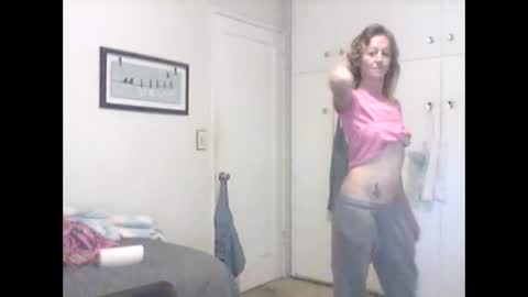 Snapshot of abdgg83476 chatting on October 19, 2025, 3:23 pm abdgg83476 online show from October 19, 2025, 3:23 pm