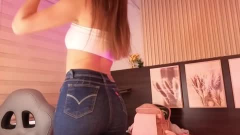 Snapshot of abella_as chatting on September 29, 2025, 2:22 pm Abella online show from September 29, 2025, 2:22 pm