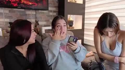 abella_as_ online show from September 24, 2025, 3:59 pm