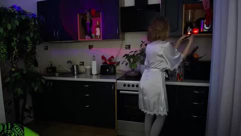 Abigail Mcgee online show from December 1, 2025, 4:50 am