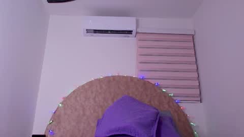 Snapshot of abiigail_fox chatting on December 3, 2025, 3:03 am Abigail online show from December 3, 2025, 3:03 am