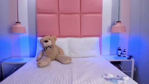 abril_cooper11 online show from October 25, 2025, 8:58 pm