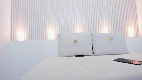 abril  online show from November 19, 2025, 11:43 am