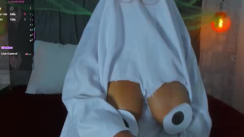 Snapshot of abrilsantana_ chatting on October 29, 2025, 1:30 am abrilsantana_ online show from October 29, 2025, 1:30 am