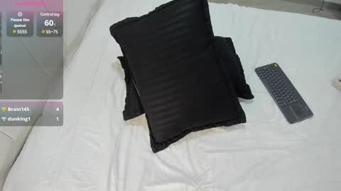 Snapshot of abrilsonne chatting on February 12, 2025, 9:01 pm AbrilSonne online show from February 12, 2025, 9:01 pm