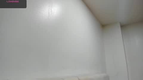 Snapshot of abrilsonne chatting on March 6, 2025, 8:27 pm AbrilSonne online show from March 6, 2025, 8:27 pm