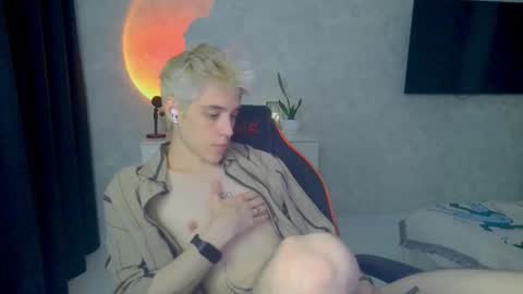 Snapshot of abslut chatting on September 9, 2025, 3:55 pm Nick online show from September 9, 2025, 3:55 pm