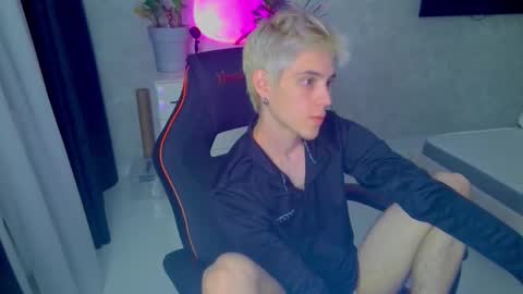 Snapshot of abslut chatting on September 14, 2025, 4:39 pm Nick online show from September 14, 2025, 4:39 pm