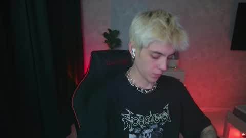 Snapshot of abslut chatting on October 5, 2025, 4:16 pm Nick online show from October 5, 2025, 4:16 pm